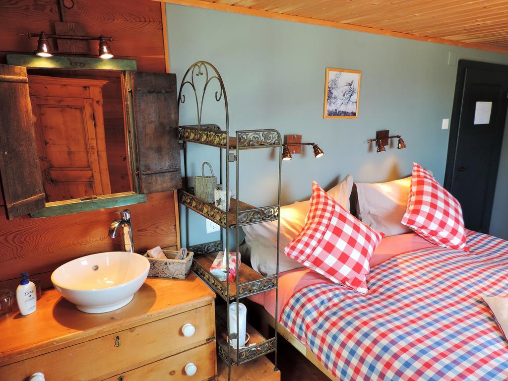 Bed and Breakfast La Demeure Des Elfes Albinen Habitación foto